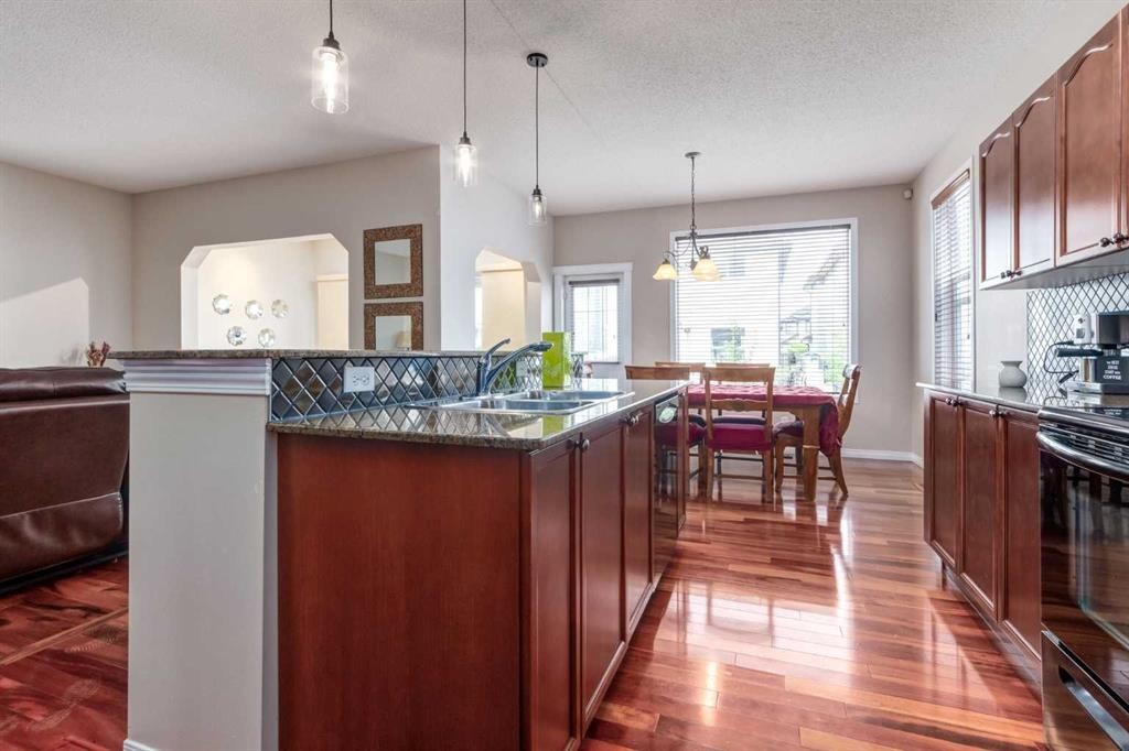 82 Everglen Crescent Sw, Calgary, AB - Indoor Photo Showing Kitchen With Double Sink