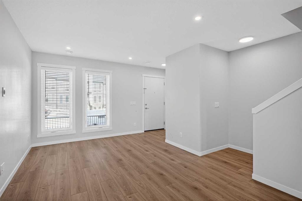 306-338 Seton Circle Se, Calgary, AB - Indoor Photo Showing Other Room