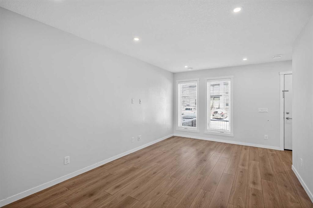 306-338 Seton Circle Se, Calgary, AB - Indoor Photo Showing Other Room