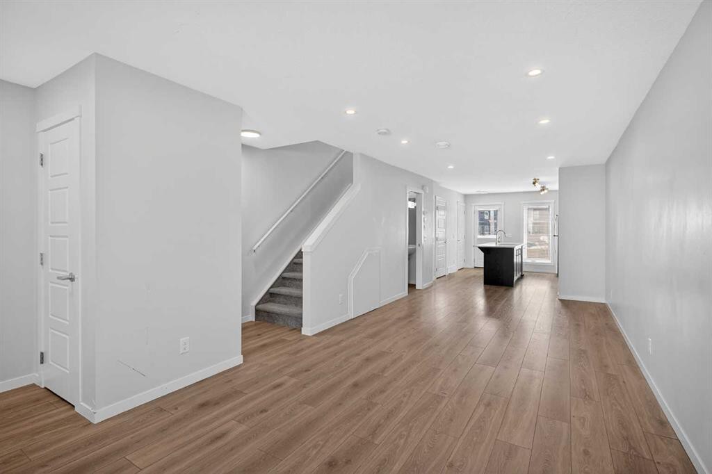 306-338 Seton Circle Se, Calgary, AB - Indoor Photo Showing Other Room