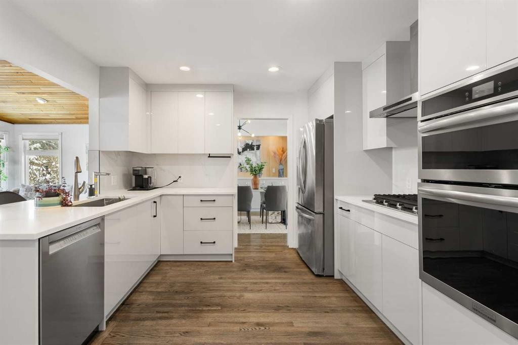 4 Varview Place Nw, Calgary, AB - Indoor Photo Showing Kitchen