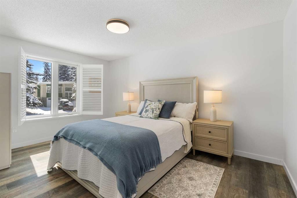 4 Varview Place Nw, Calgary, AB - Indoor Photo Showing Bedroom