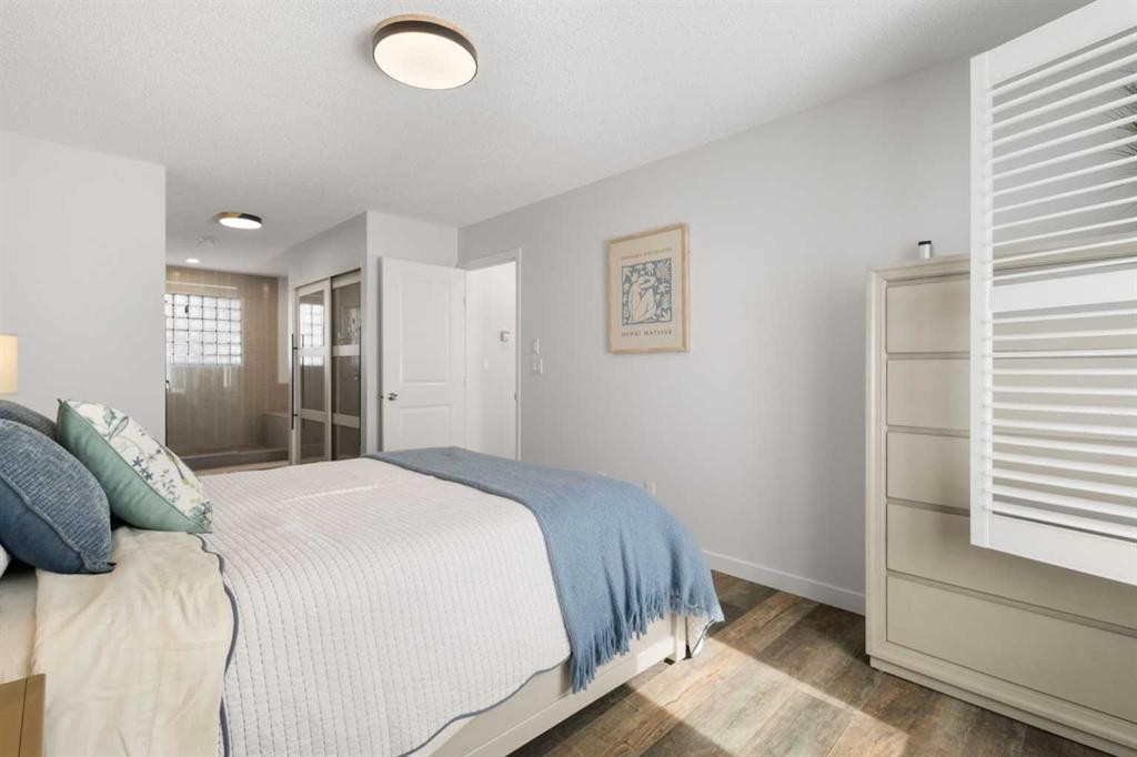 4 Varview Place Nw, Calgary, AB - Indoor Photo Showing Bedroom