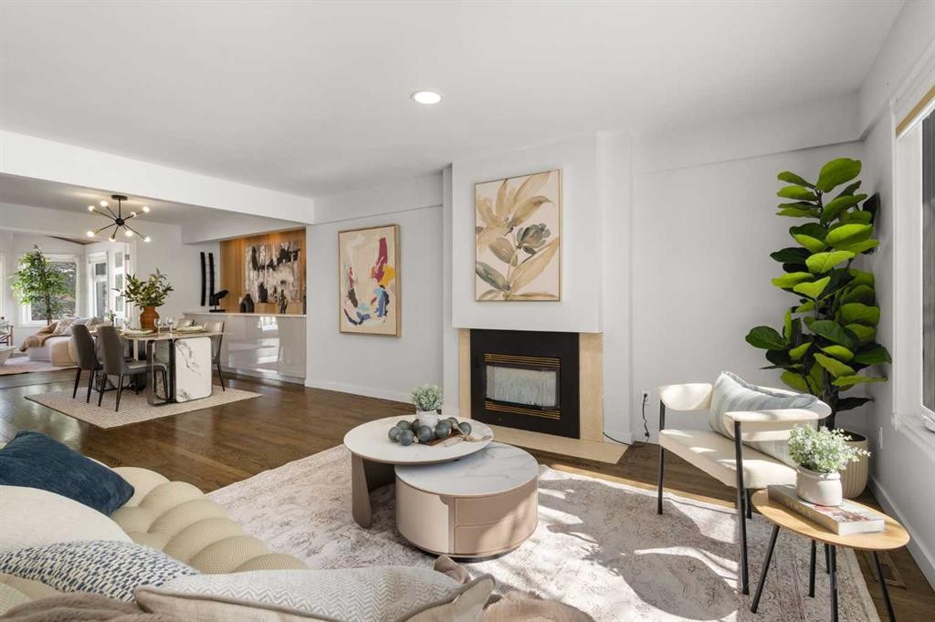 4 Varview Place Nw, Calgary, AB - Indoor Photo Showing Living Room With Fireplace