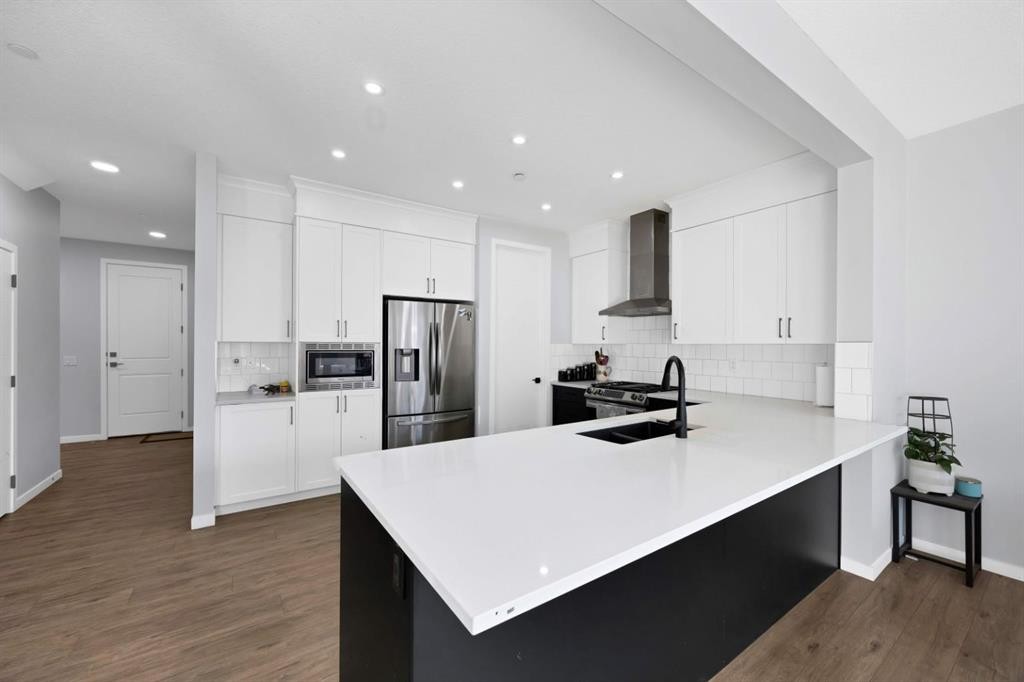 127 Calhoun Crescent Ne, Calgary, AB - Indoor Photo Showing Kitchen With Double Sink With Upgraded Kitchen