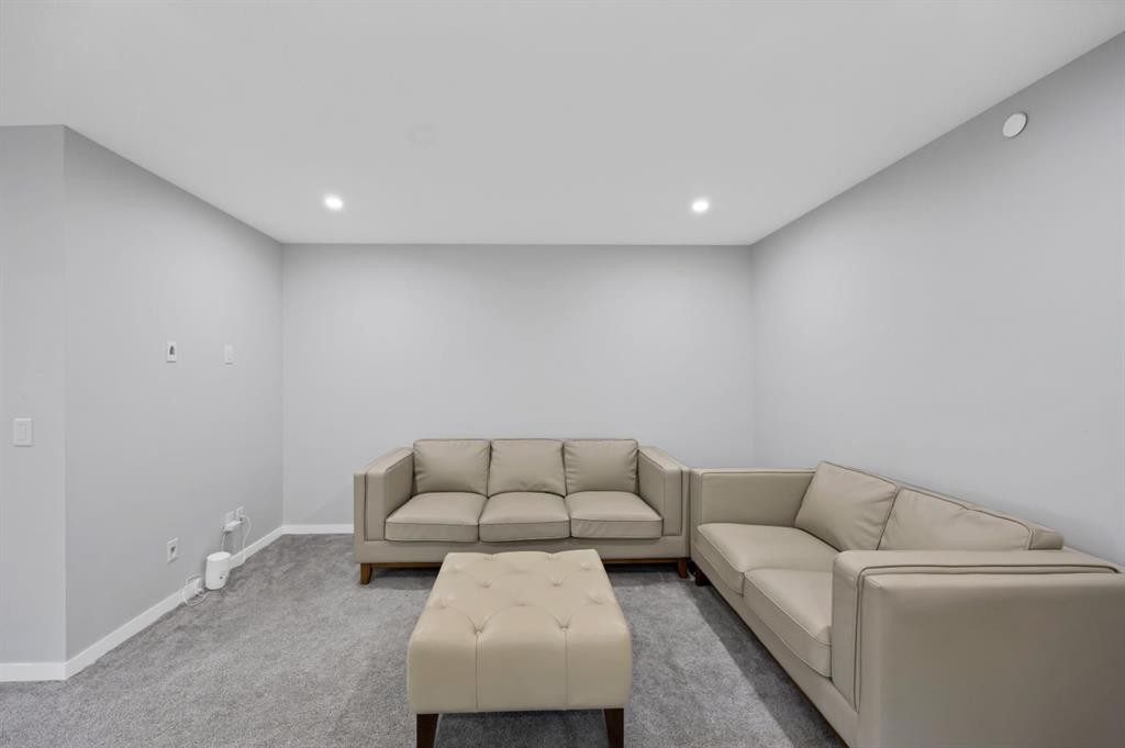 127 Calhoun Crescent Ne, Calgary, AB - Indoor