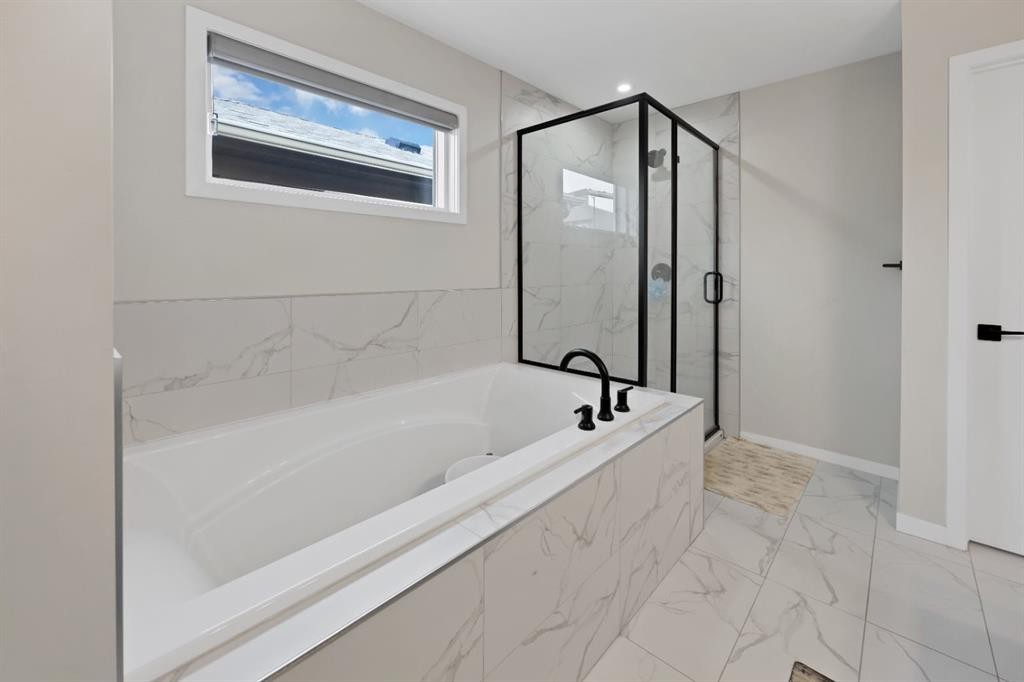 127 Calhoun Crescent Ne, Calgary, AB - Indoor Photo Showing Bathroom