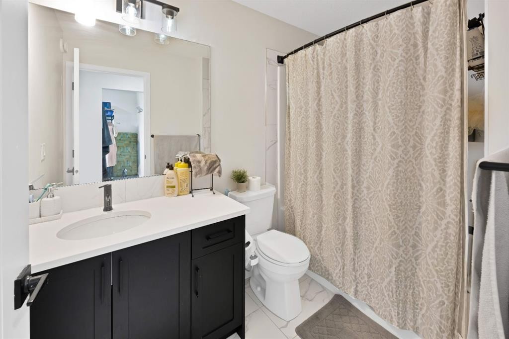 127 Calhoun Crescent Ne, Calgary, AB - Indoor Photo Showing Bathroom