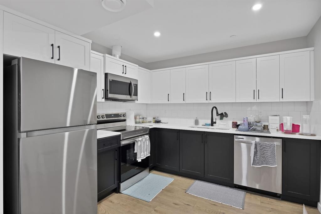 127 Calhoun Crescent Ne, Calgary, AB - Indoor Photo Showing Kitchen With Upgraded Kitchen