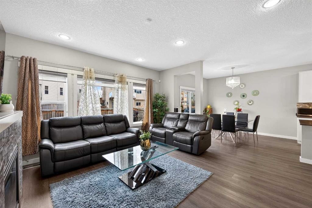 148 Walden Square Se, Calgary, AB - Indoor Photo Showing Living Room