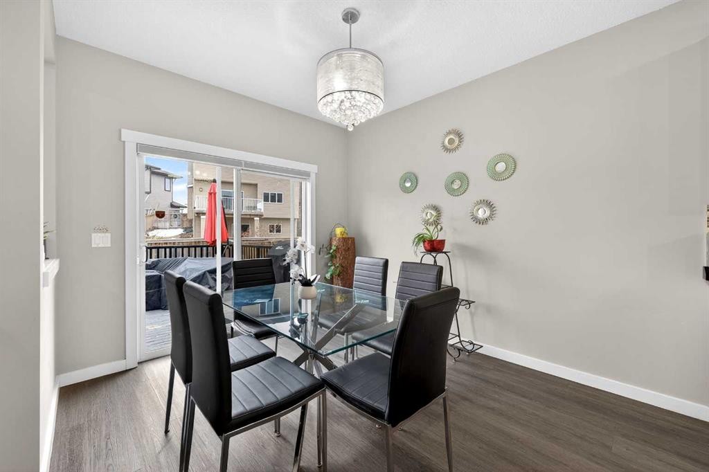 148 Walden Square Se, Calgary, AB - Indoor Photo Showing Dining Room