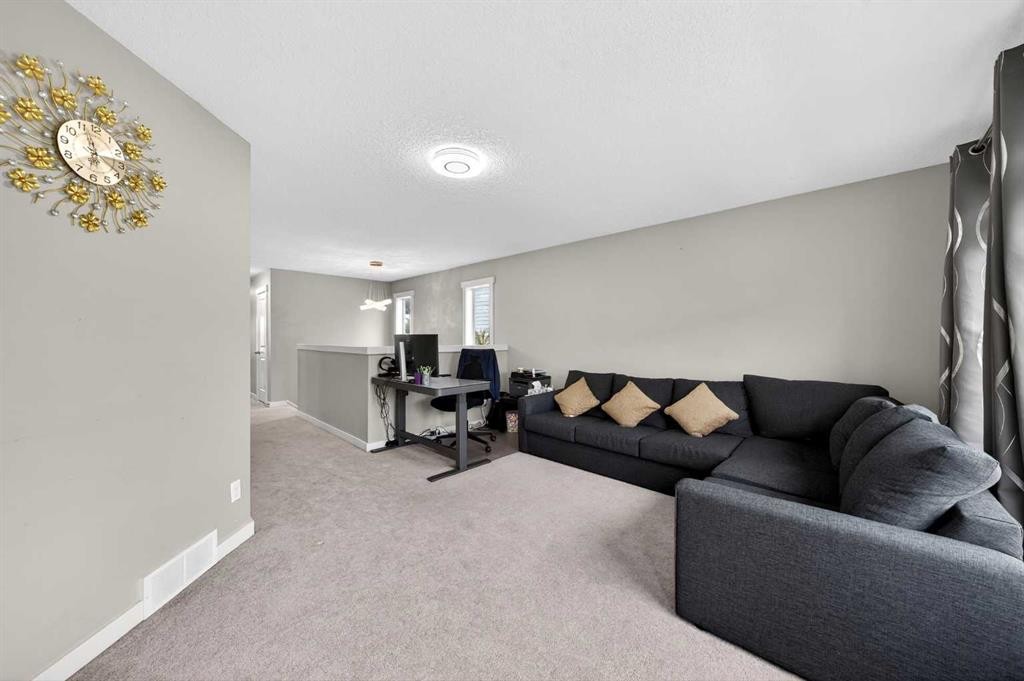 148 Walden Square Se, Calgary, AB - Indoor Photo Showing Living Room