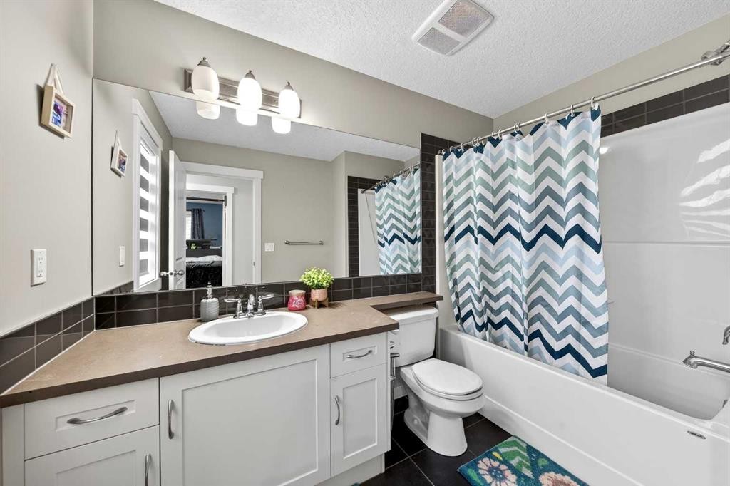 148 Walden Square Se, Calgary, AB - Indoor Photo Showing Bathroom