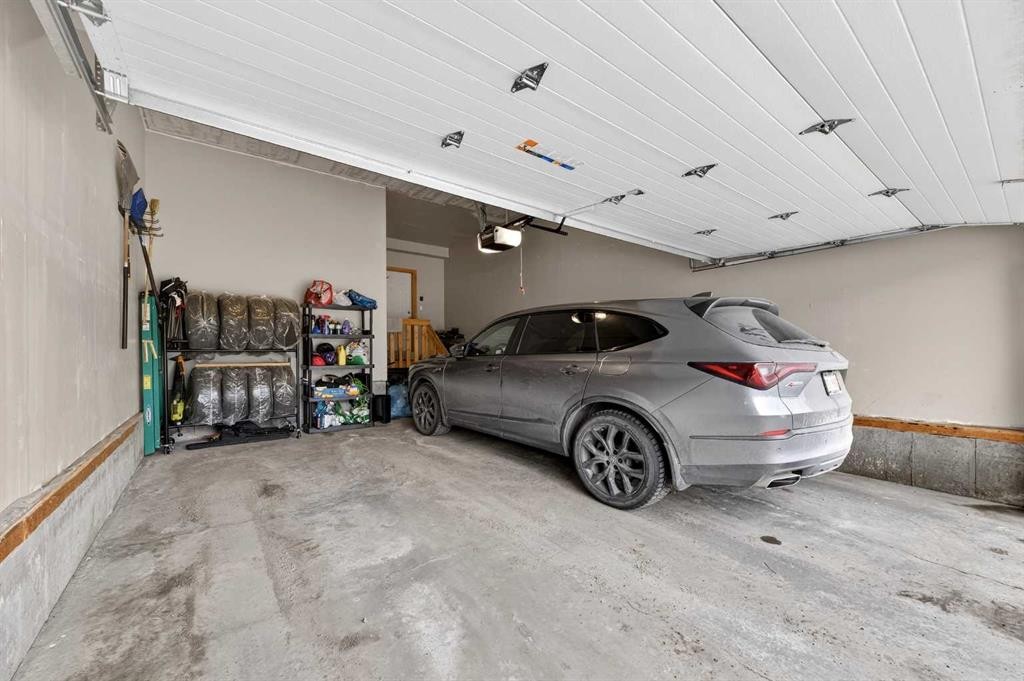 148 Walden Square Se, Calgary, AB - Indoor Photo Showing Garage