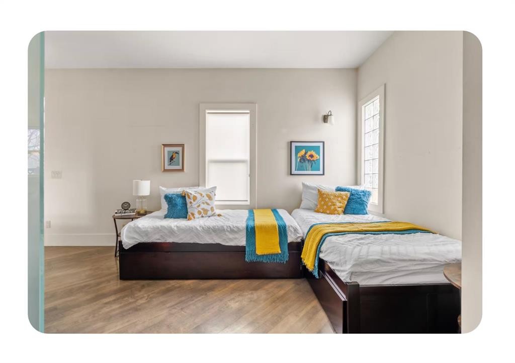 714 7 Avenue Ne, Calgary, AB - Indoor Photo Showing Bedroom