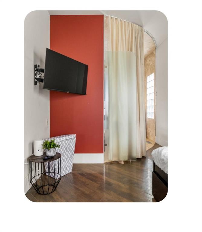 714 7 Avenue Ne, Calgary, AB - Indoor Photo Showing Other Room