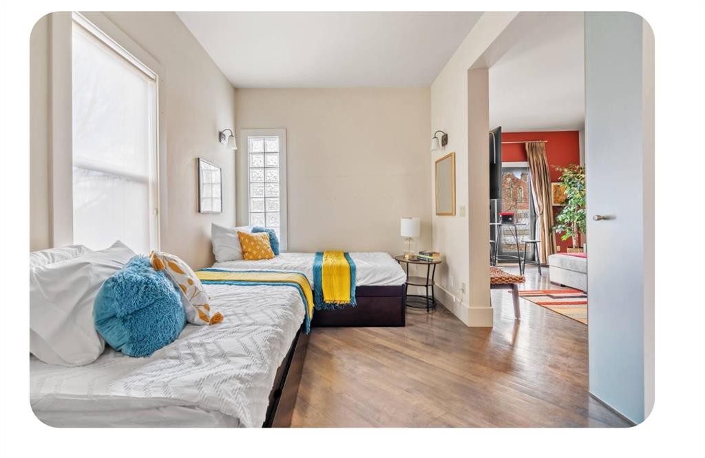 714 7 Avenue Ne, Calgary, AB - Indoor Photo Showing Bedroom