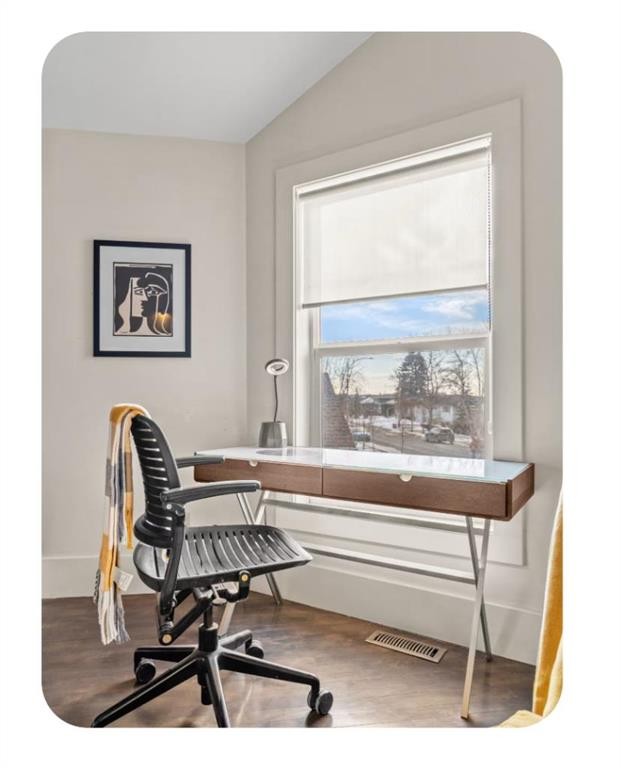 714 7 Avenue Ne, Calgary, AB - Indoor Photo Showing Office