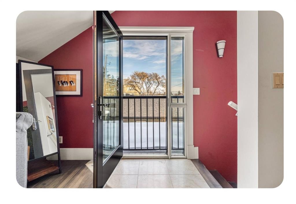 714 7 Avenue Ne, Calgary, AB - Indoor Photo Showing Other Room