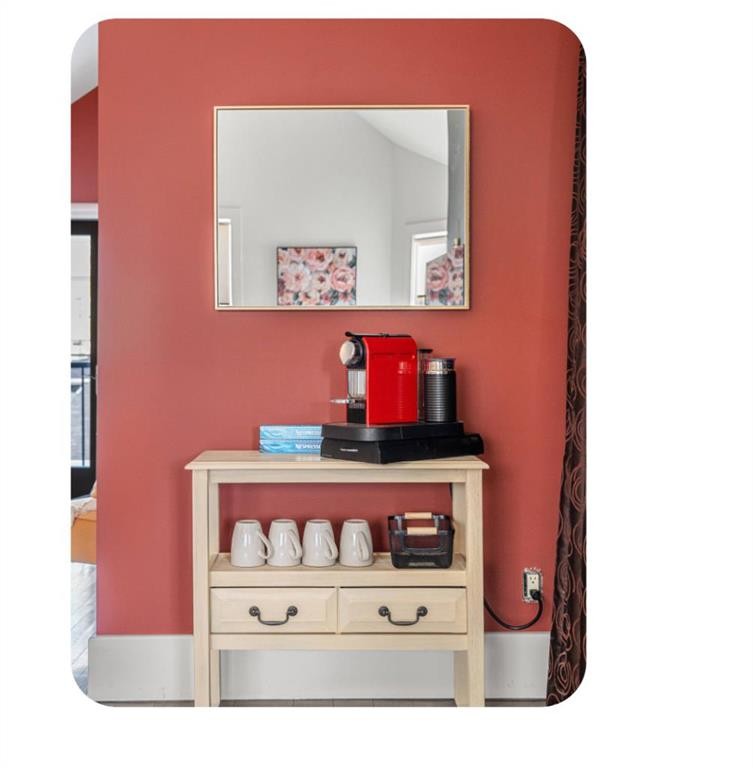 714 7 Avenue Ne, Calgary, AB - Indoor Photo Showing Other Room