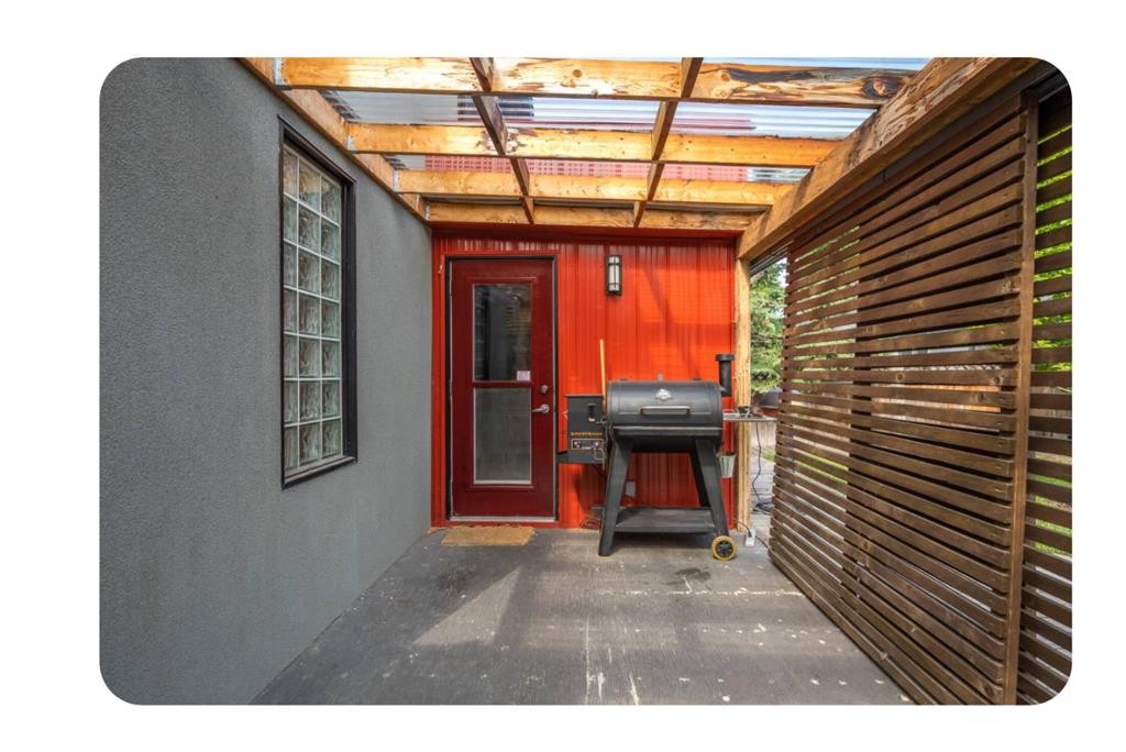 714 7 Avenue Ne, Calgary, AB - Outdoor