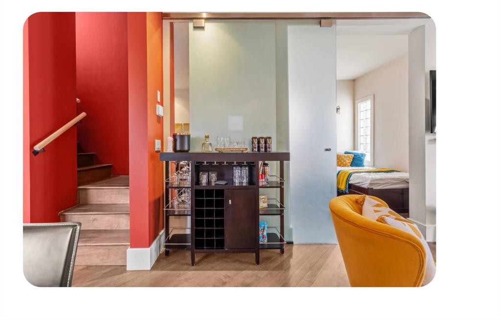 714 7 Avenue Ne, Calgary, AB - Indoor Photo Showing Other Room