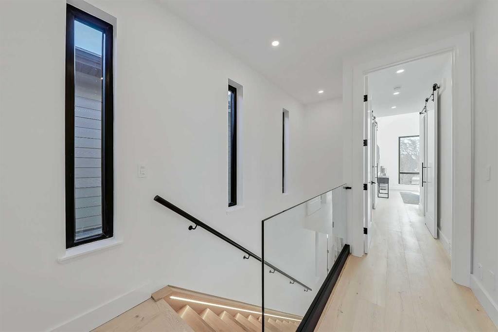 2008 8 Avenue Se, Calgary, AB - Indoor Photo Showing Other Room