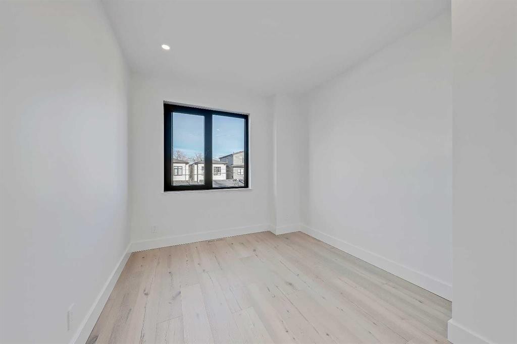 2008 8 Avenue Se, Calgary, AB - Indoor Photo Showing Other Room