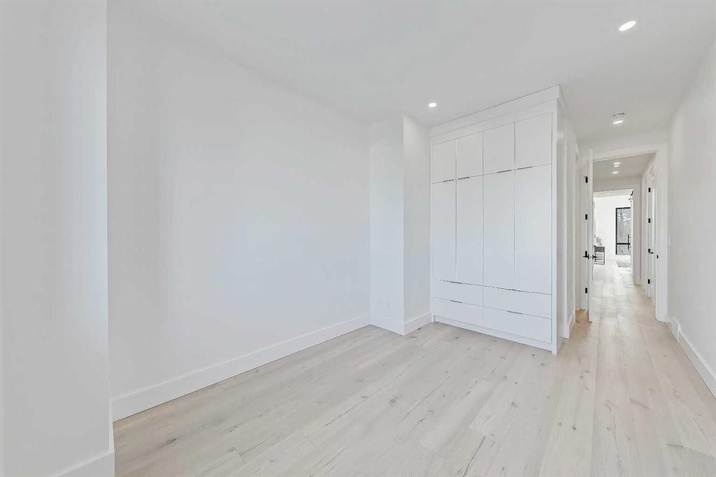 2008 8 Avenue Se, Calgary, AB - Indoor Photo Showing Other Room