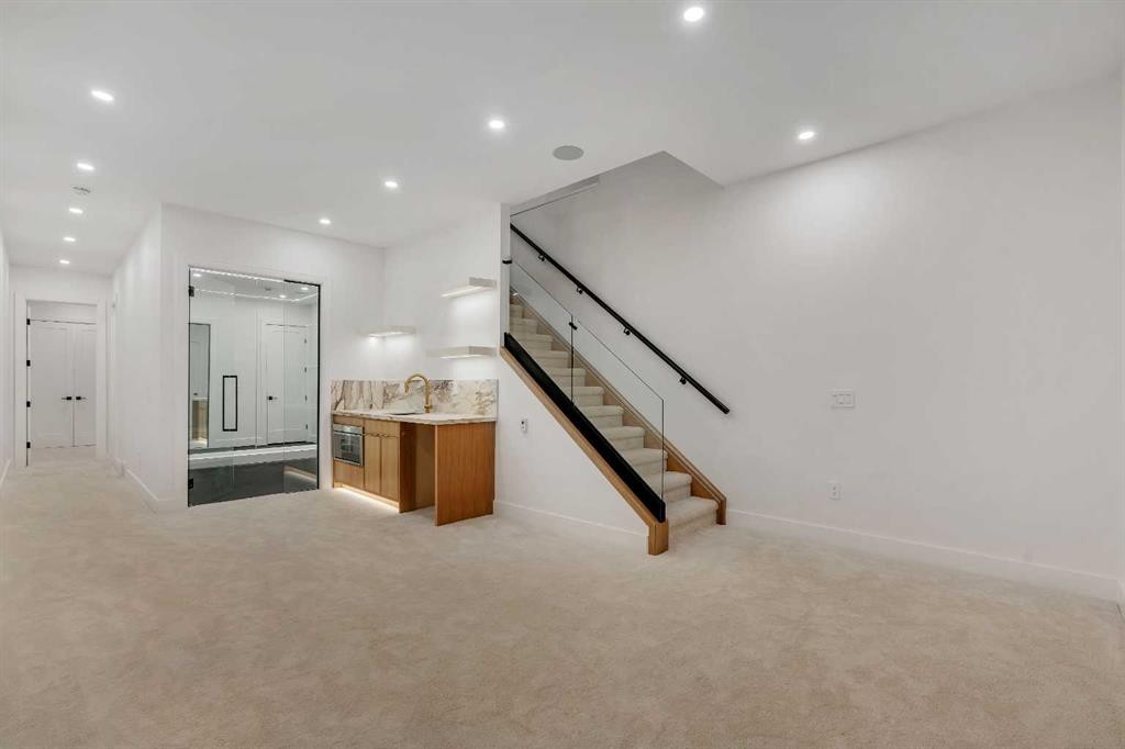 2008 8 Avenue Se, Calgary, AB - Indoor Photo Showing Other Room