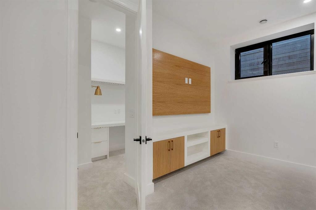 2008 8 Avenue Se, Calgary, AB - Indoor Photo Showing Other Room