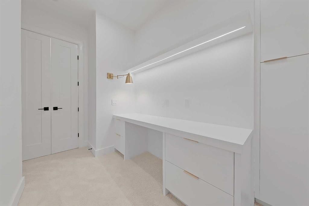 2008 8 Avenue Se, Calgary, AB - Indoor Photo Showing Other Room