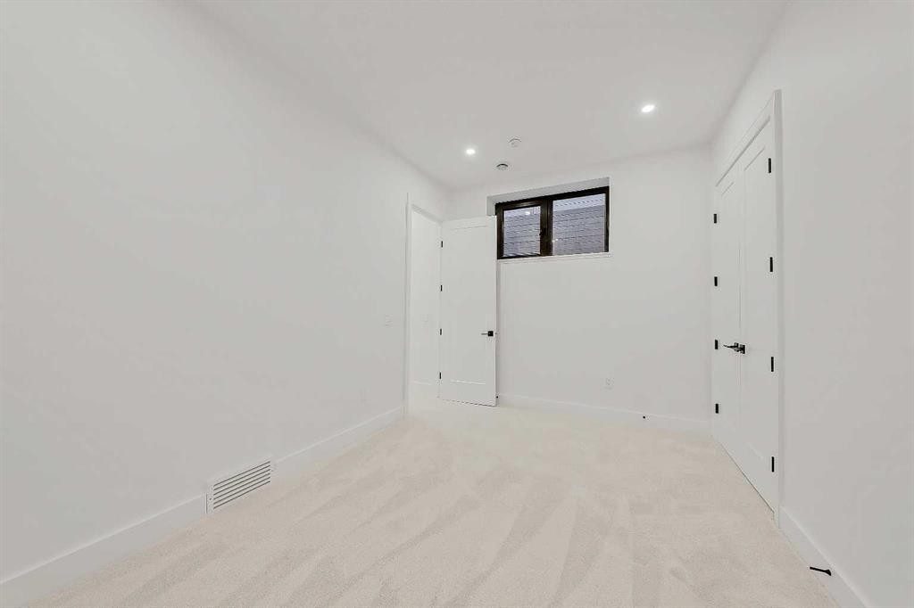 2008 8 Avenue Se, Calgary, AB - Indoor Photo Showing Other Room