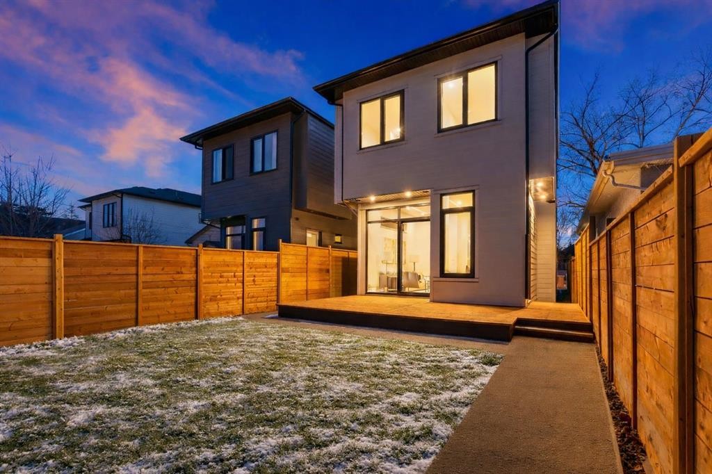 2008 8 Avenue Se, Calgary, AB - Outdoor With Exterior