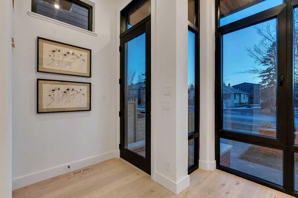 2008 8 Avenue Se, Calgary, AB - Indoor Photo Showing Other Room