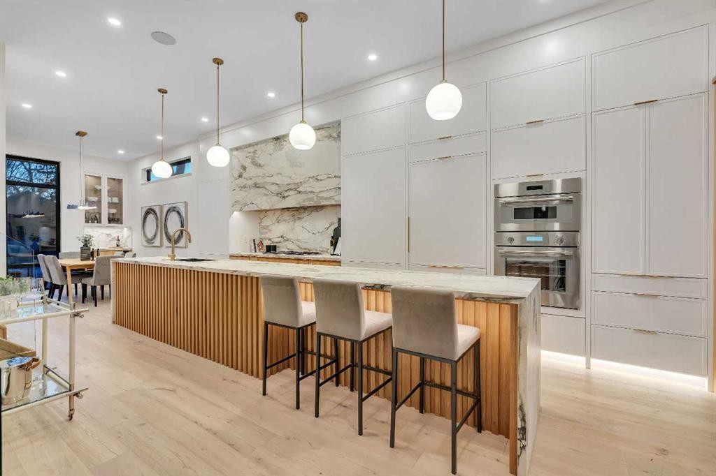 2008 8 Avenue Se, Calgary, AB - Indoor Photo Showing Kitchen With Upgraded Kitchen