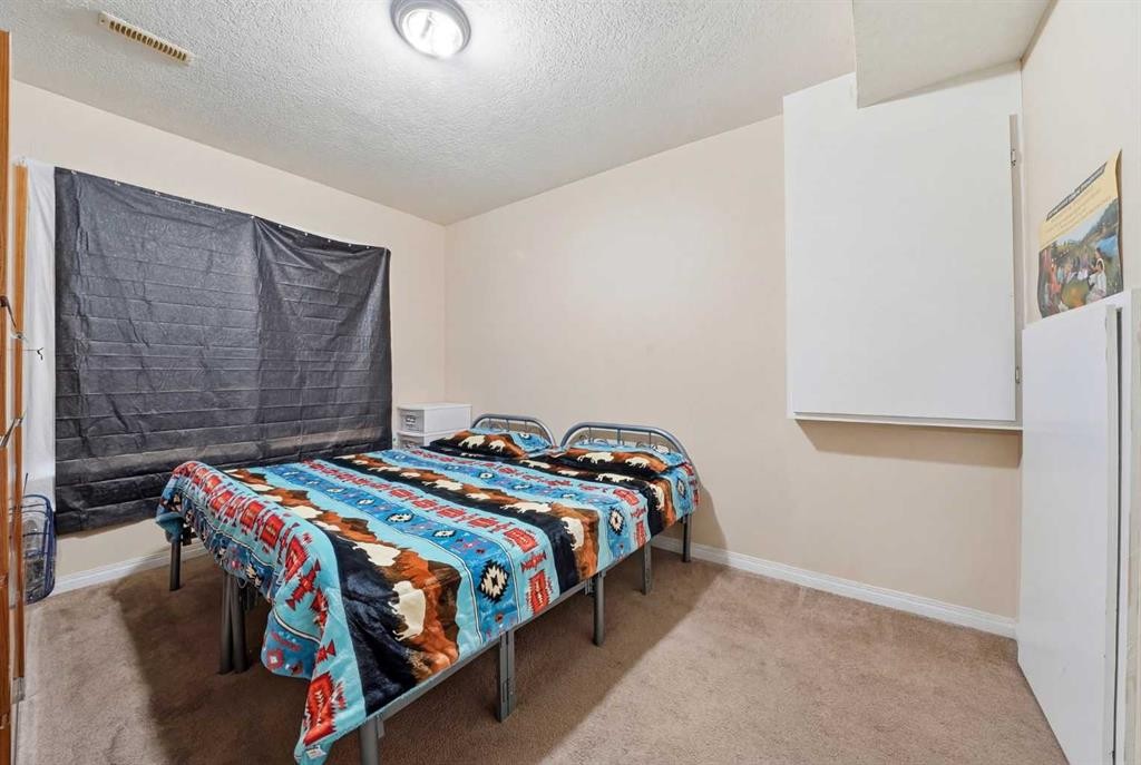 27 Saddleland Way Ne, Calgary, AB - Indoor Photo Showing Bedroom