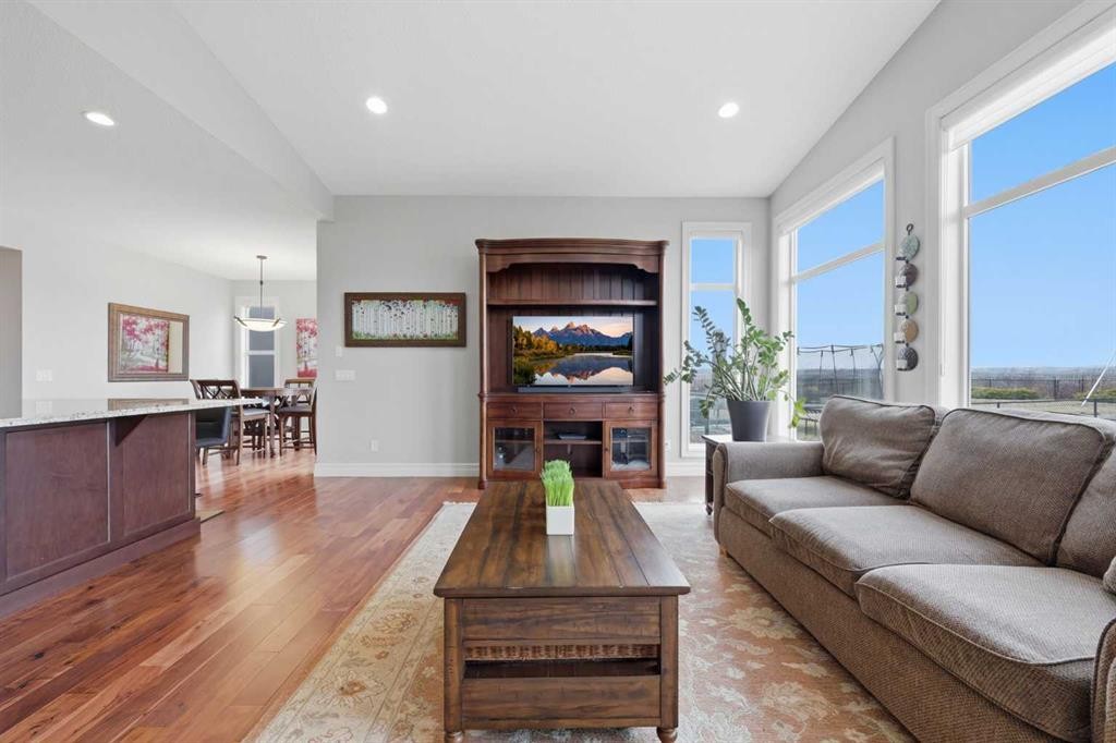 113 Cranarch Common Se, Calgary, AB - Indoor Photo Showing Living Room