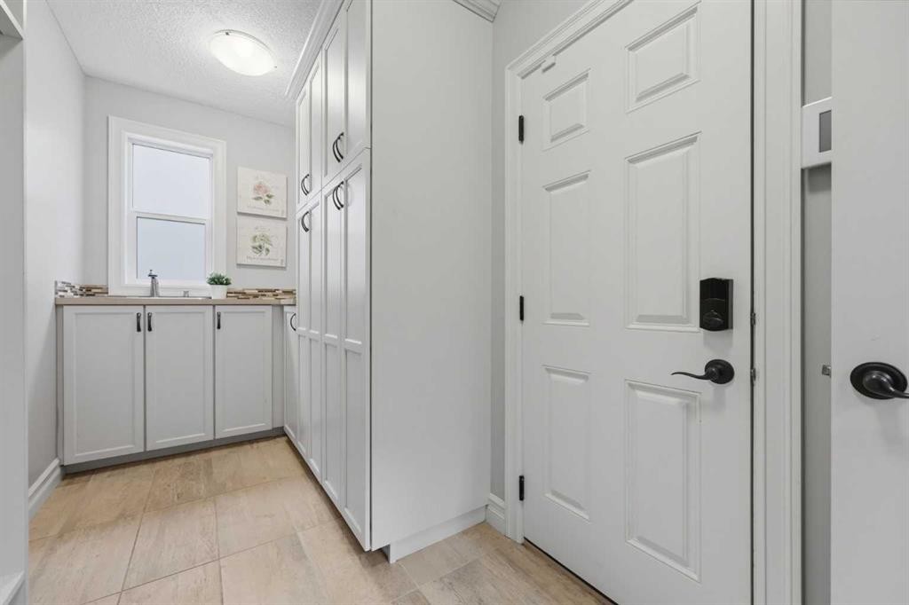 113 Cranarch Common Se, Calgary, AB - Indoor