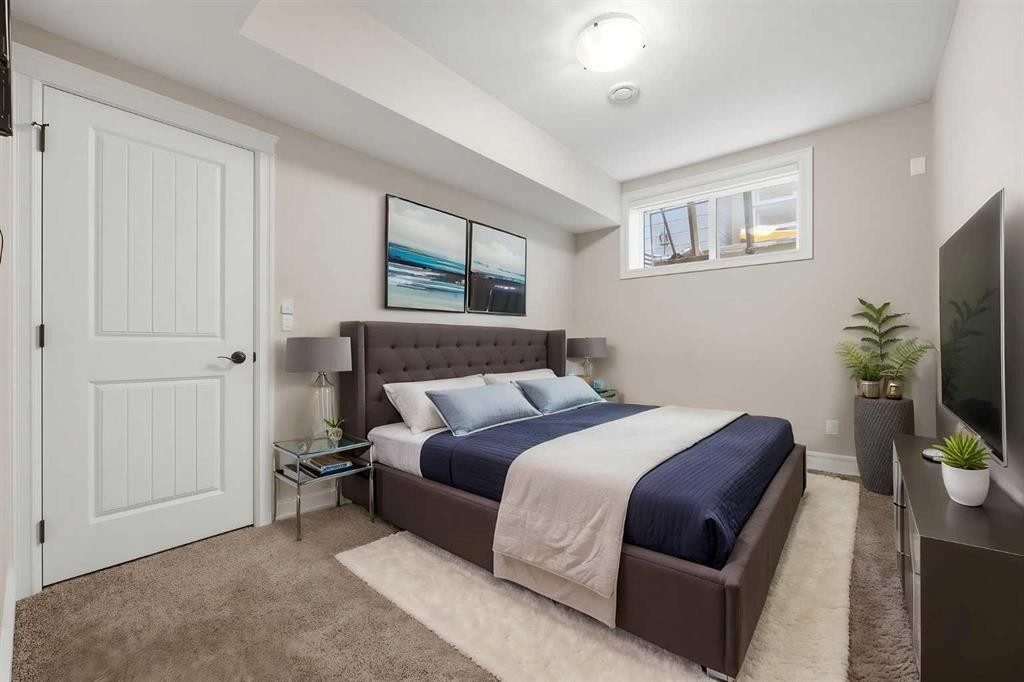 113 Cranarch Common Se, Calgary, AB - Indoor Photo Showing Bedroom
