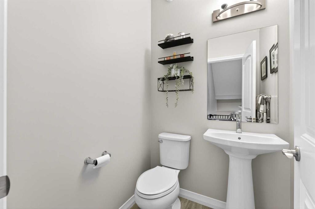 261 Masters Road Se, Calgary, AB - Indoor Photo Showing Bathroom