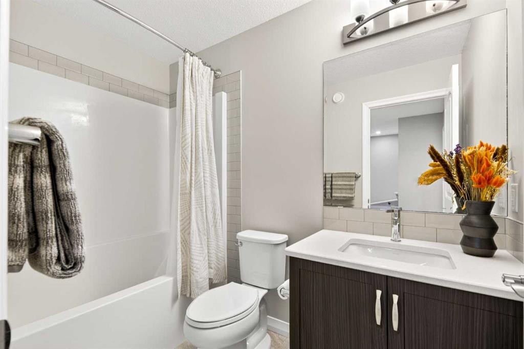 261 Masters Road Se, Calgary, AB - Indoor Photo Showing Bathroom