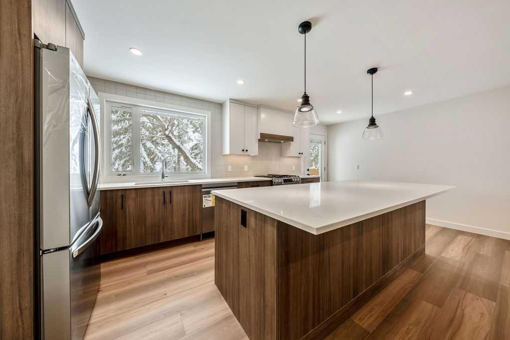 5880 Dalridge Hill Nw, Calgary, AB - Indoor Photo Showing Kitchen With Upgraded Kitchen