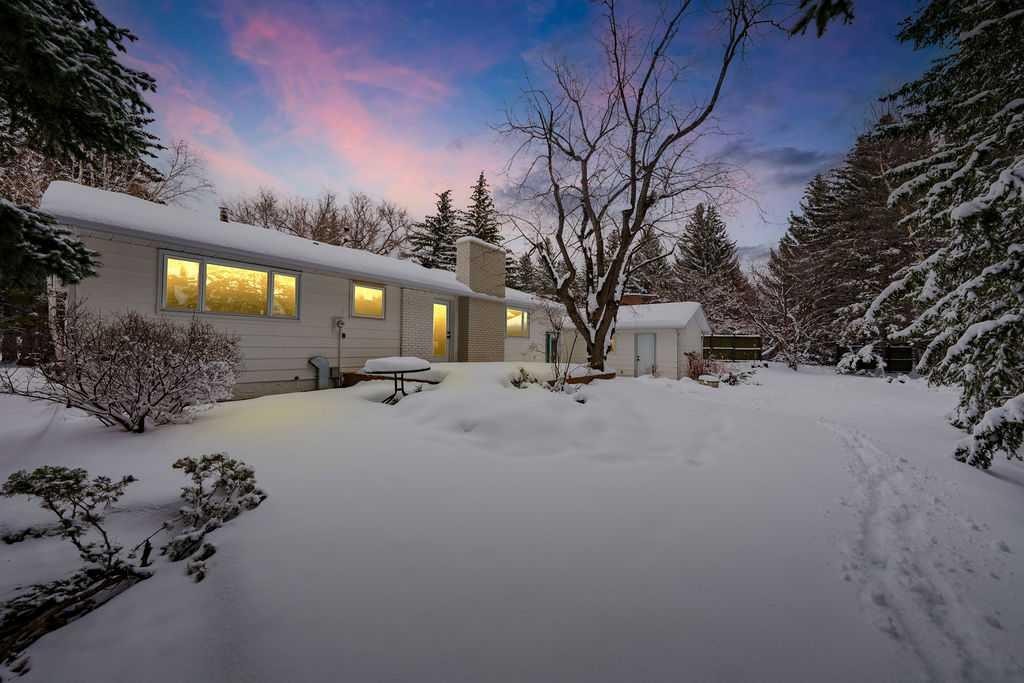 5880 Dalridge Hill Nw, Calgary, AB - Outdoor