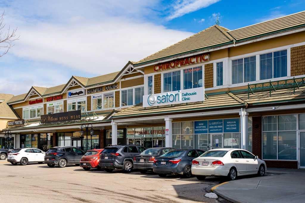5880 Dalridge Hill Nw, Calgary, AB - Outdoor