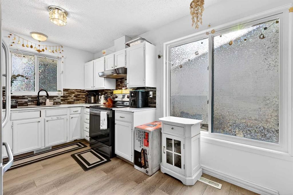236 Mckerrell Way Se, Calgary, AB - Indoor Photo Showing Kitchen