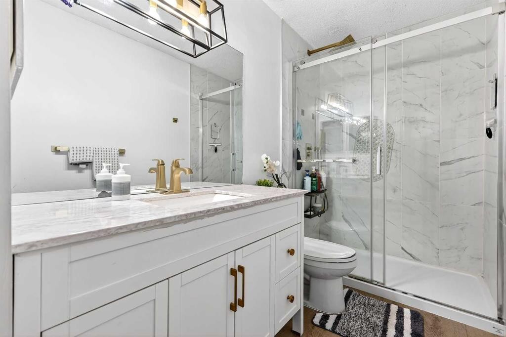 236 Mckerrell Way Se, Calgary, AB - Indoor Photo Showing Bathroom
