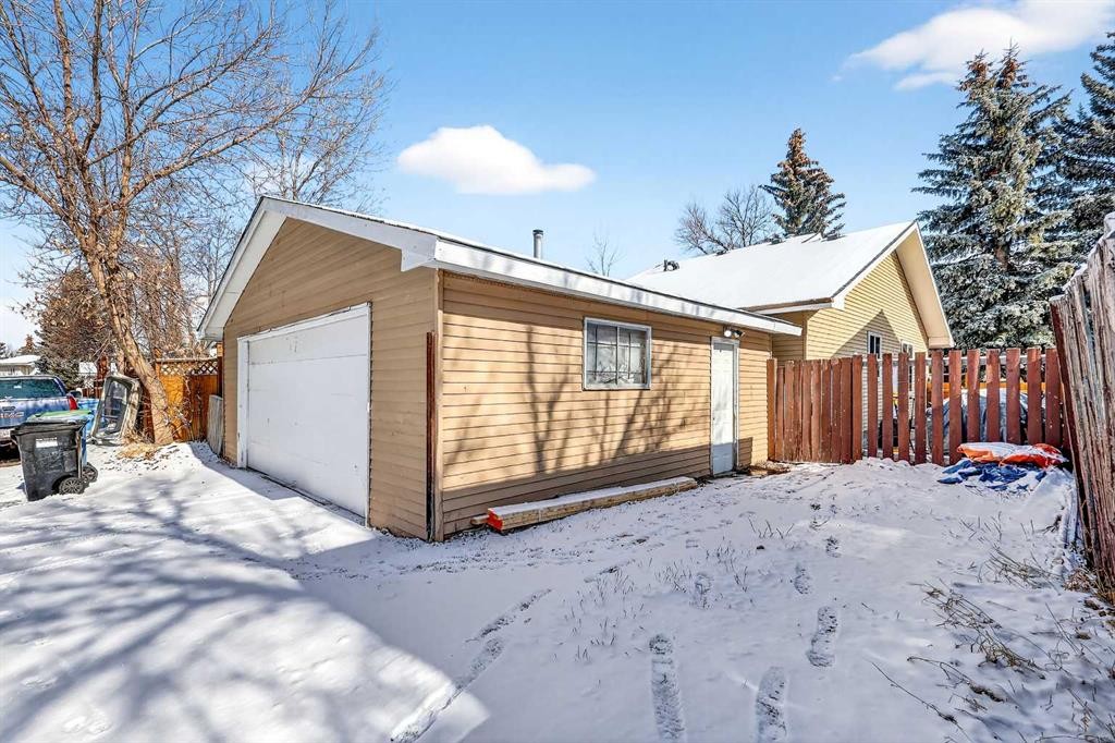 236 Mckerrell Way Se, Calgary, AB - Outdoor