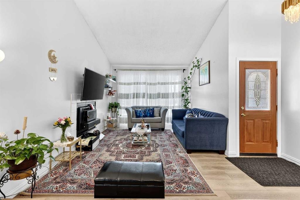 236 Mckerrell Way Se, Calgary, AB - Indoor