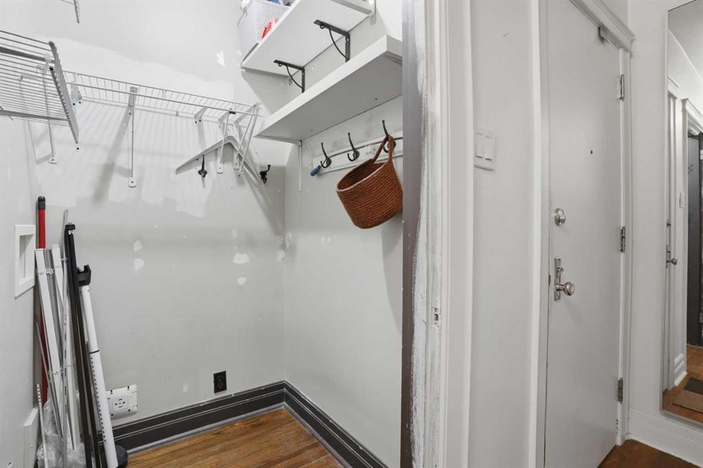 3-330 19 Avenue Sw, Calgary, AB - Indoor Photo Showing Other Room